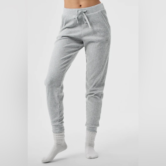ALO Yoga Pants - Alo Yoga Muse Sweatpant Athletic‎ Heather Grey Size Medium
